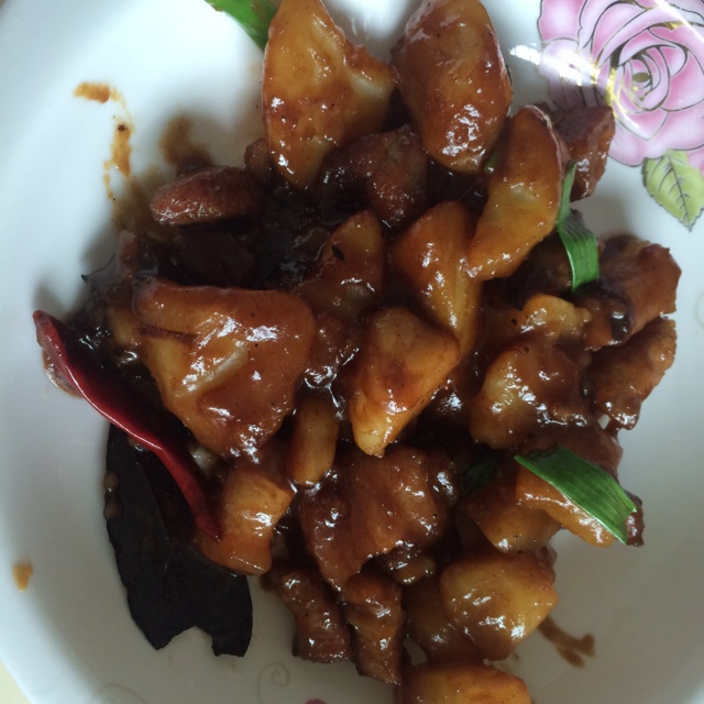 吃着碗里望着锅里的红烧肉