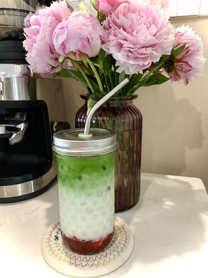 三层渐变草莓抹茶拿铁