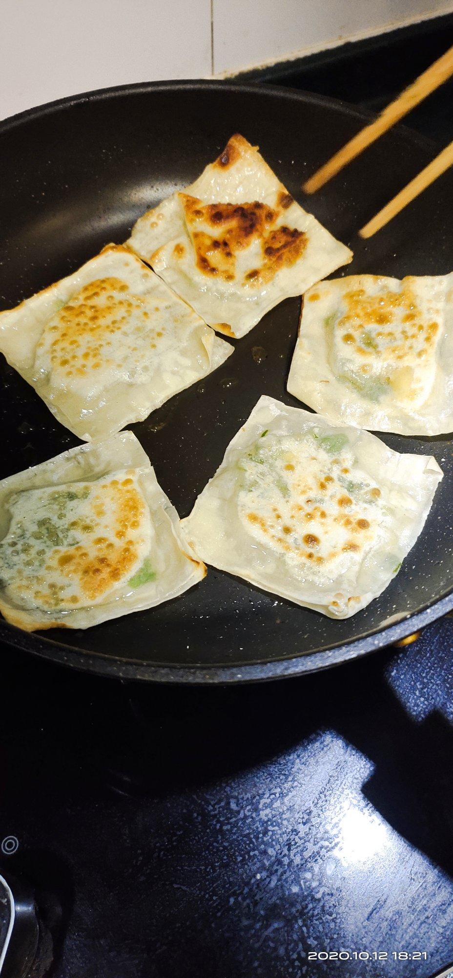 小馄饨皮版韭菜盒子