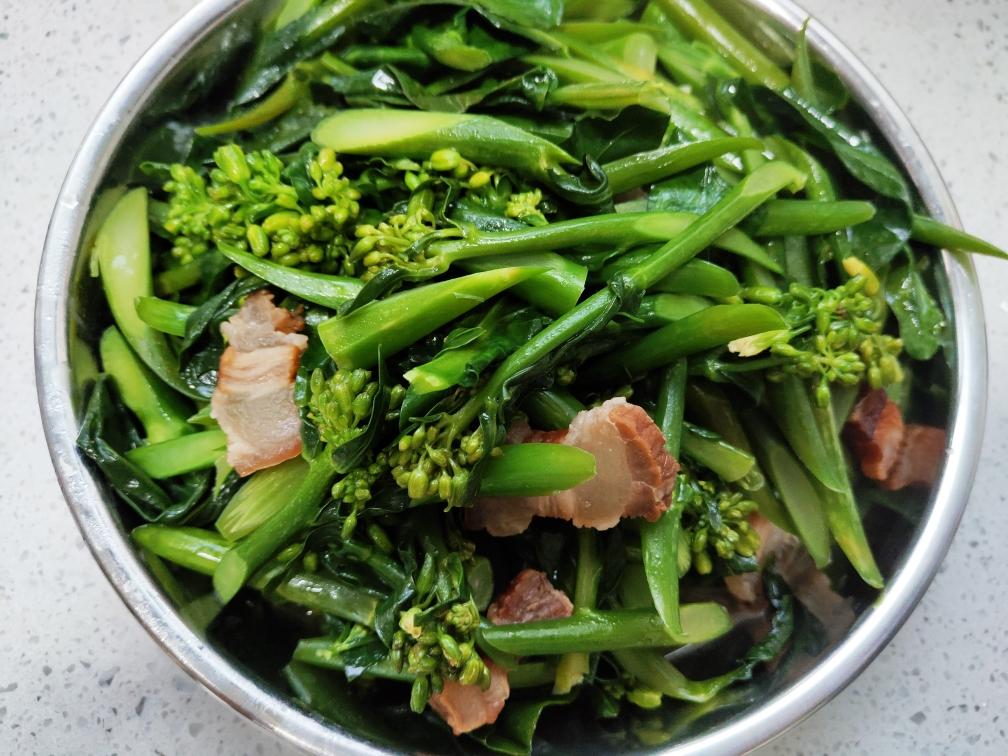 腊肉炒芥兰 | 家常菜的做法