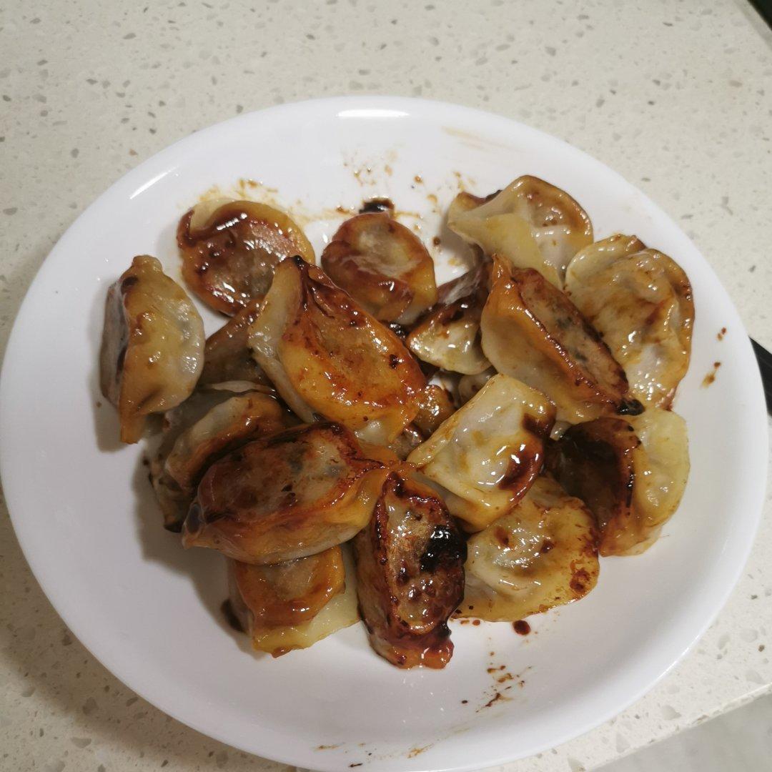 速冻水饺吃腻了吗~变锅贴吧(๑´ڡ`๑)
