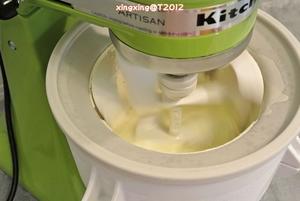 牛奶冰激凌（KitchenAid版）的做法 步骤2
