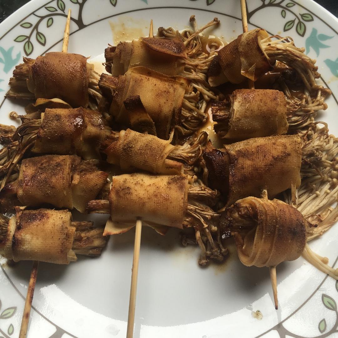 烤豆腐皮卷金针菇