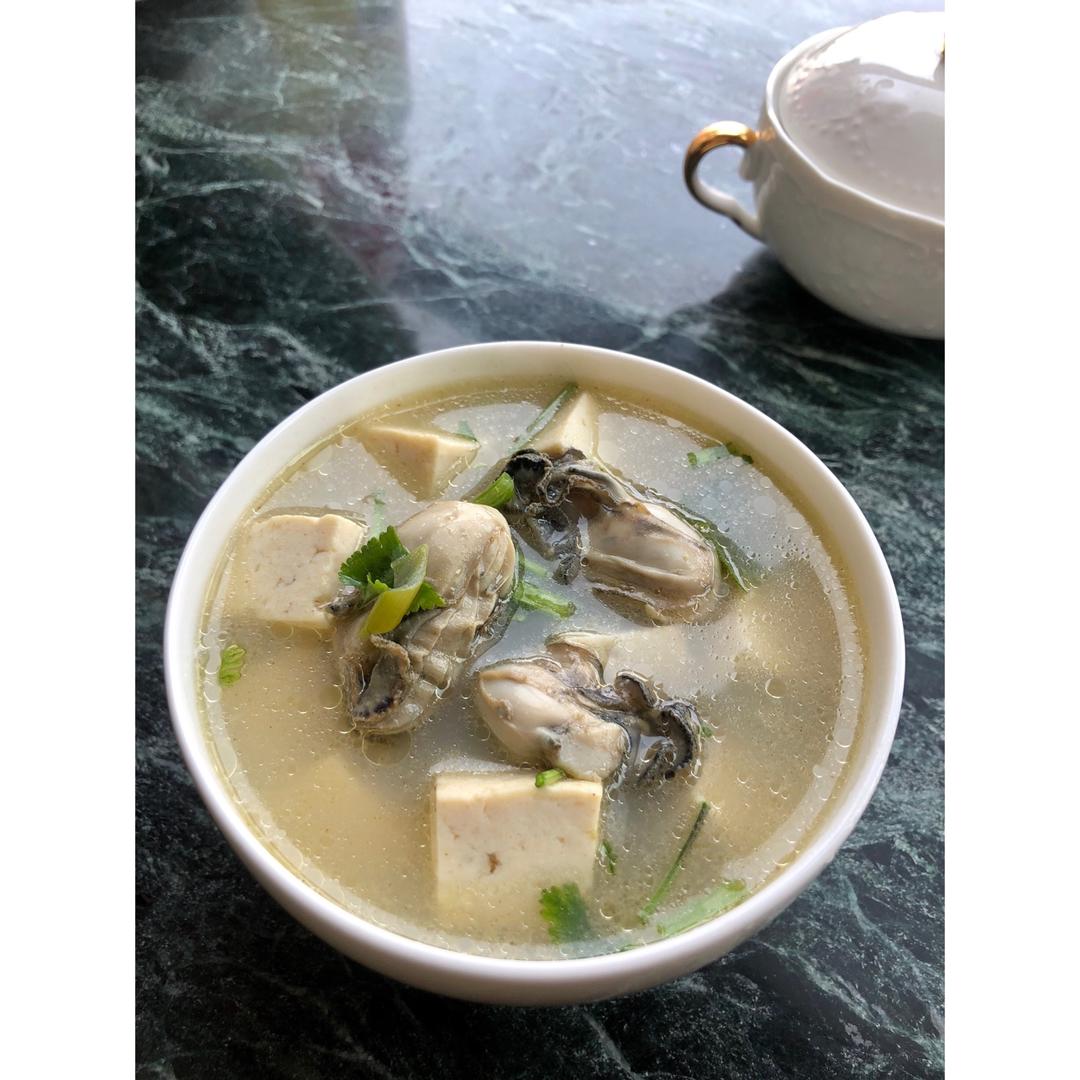 海蛎子豆腐汤