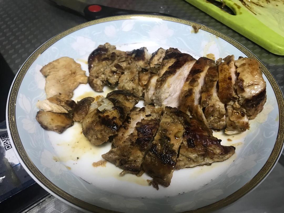 酷炫屌炸天好吃的煎鸡胸肉（香蒜蜂蜜煎鸡胸肉）