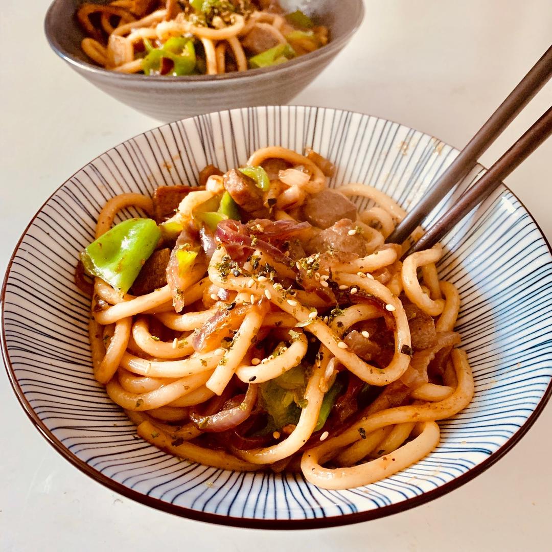 上桌秒光的黑椒牛肉乌冬面