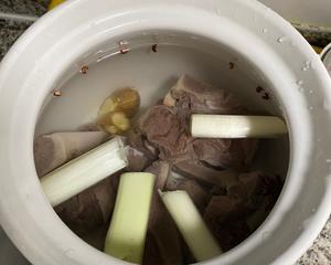 牛骨头汤的做法 步骤2