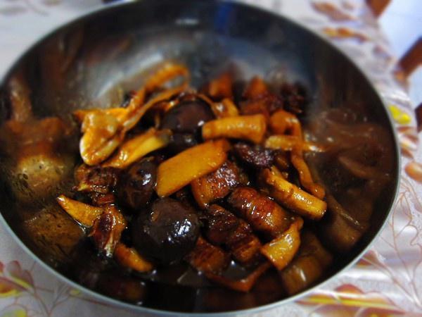 萝卜干香菇烧肉的做法