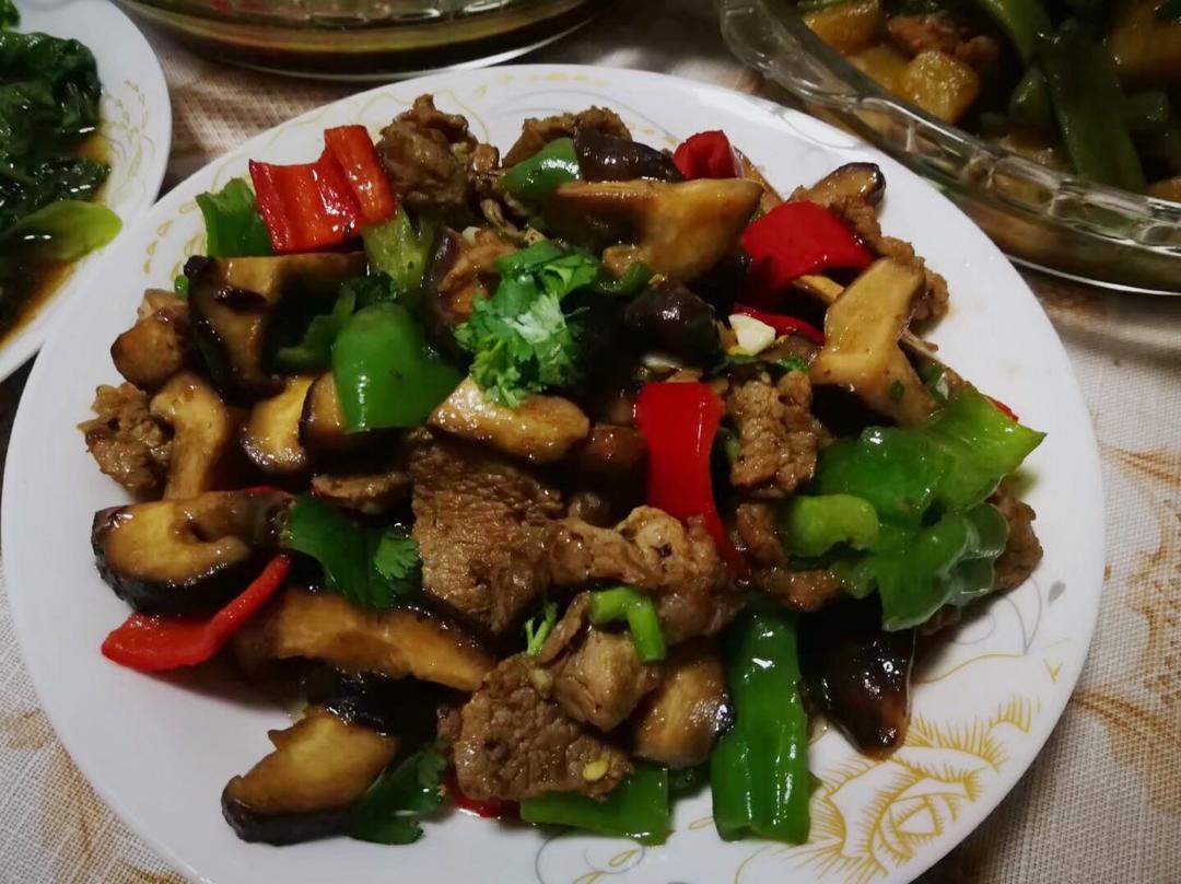 香菇炒肉，超级下饭哦