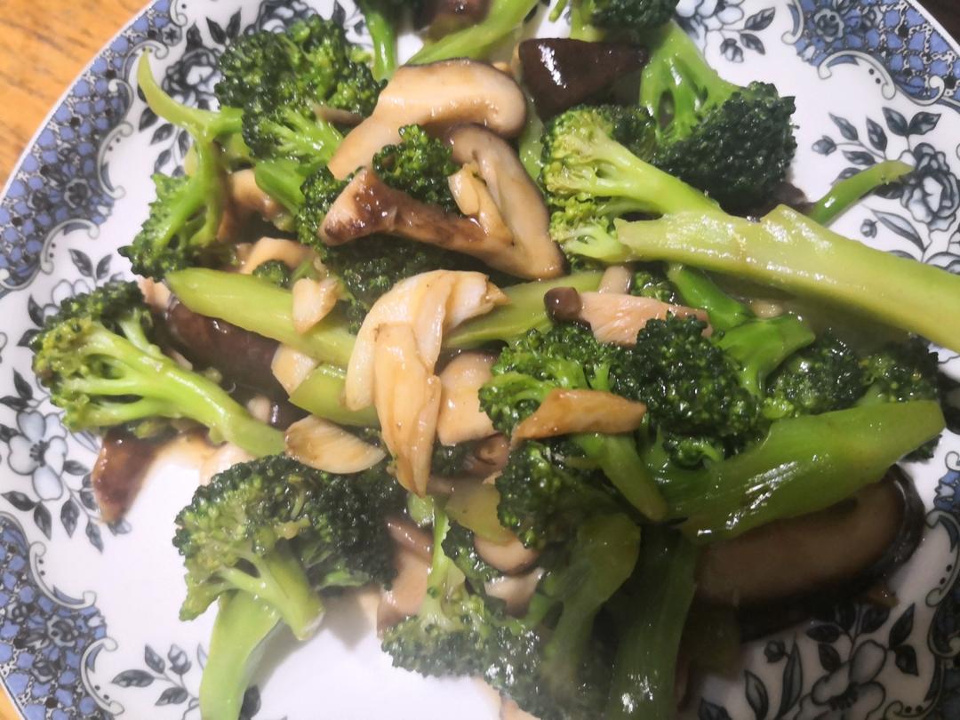 全素也可以超好味的炒杂蔬（西兰花香菇胡萝卜）