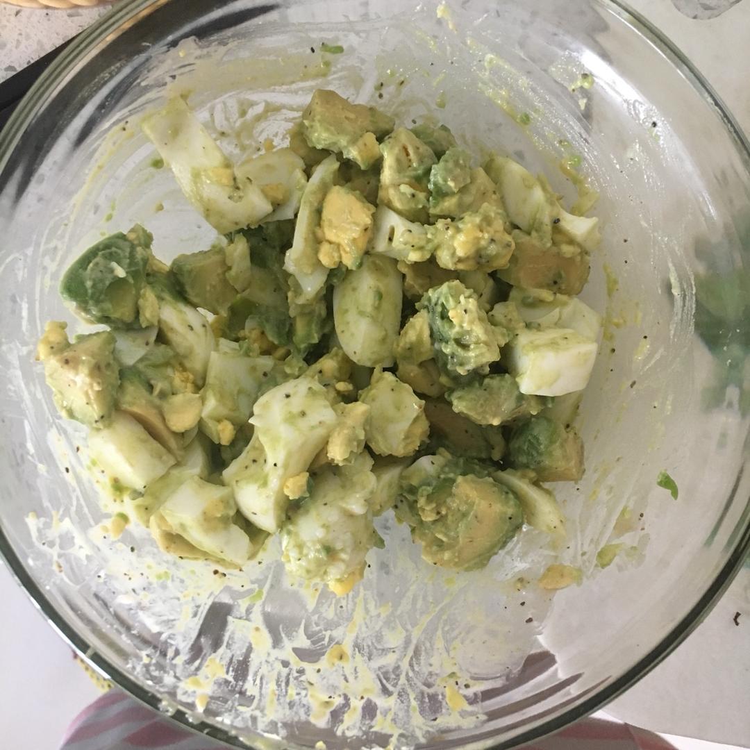 早餐之牛油果鸡蛋沙拉