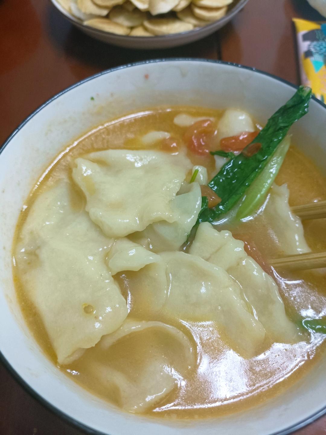 面片汤，面片爽滑筋道又柔软，汤汁鲜美