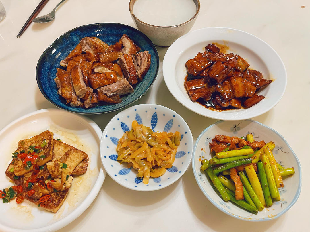 有年味儿的蒜苔炒腊肉