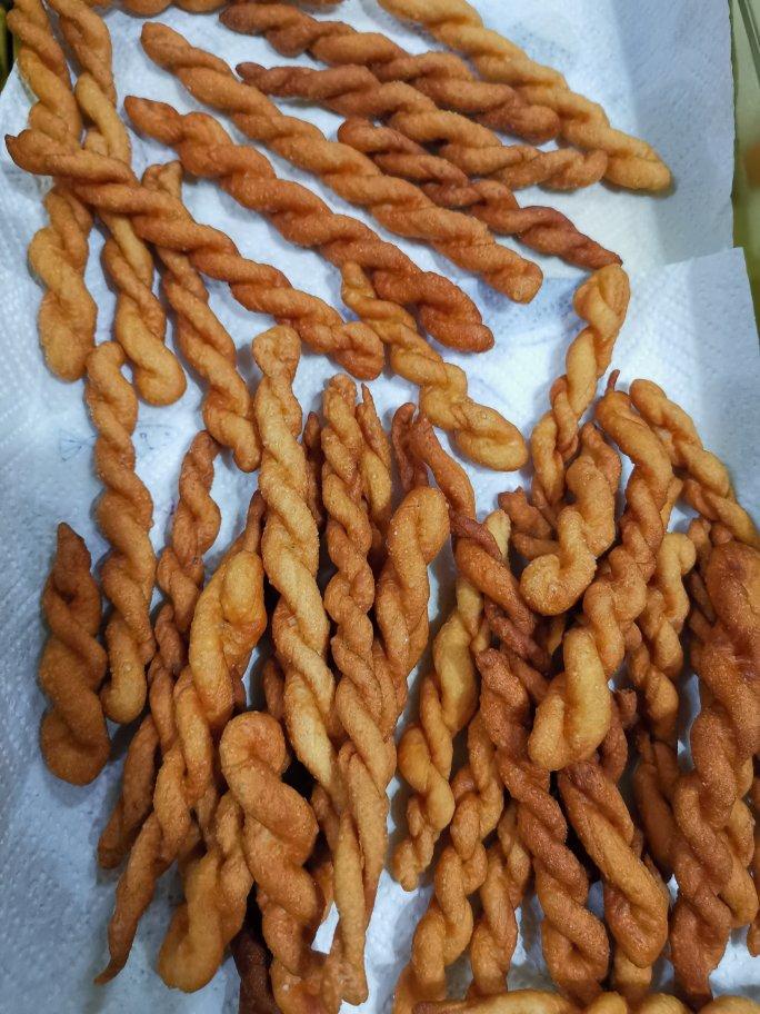 又香又酥鸡蛋小麻花，适合不爱甜食的你