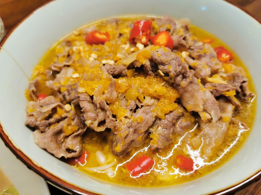 酸汤肥牛Enoki Mushrooms & Sliced Beef Soup
