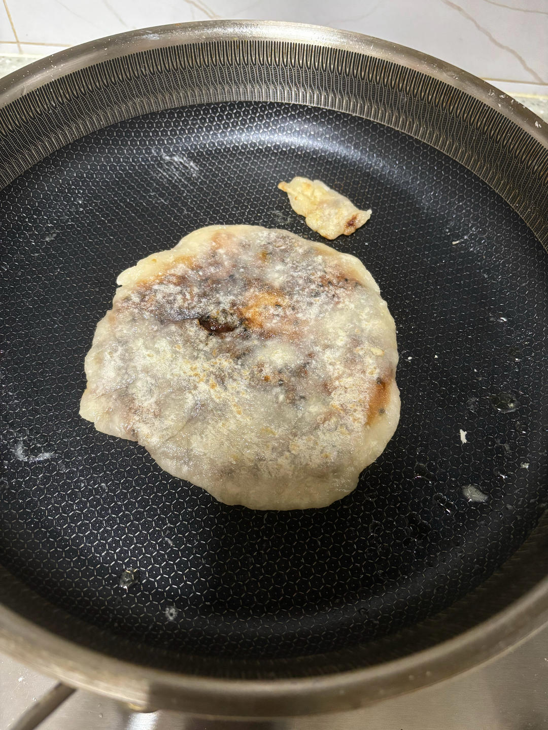 红糖饼 不用烤箱不用揉面用平底锅也能烙出好吃的红糖饼（烫面法口感软且稍有嚼劲，不是酥脆的）