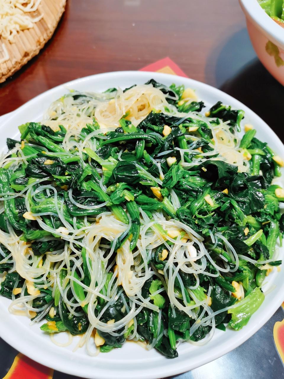 凉拌菠菜的做法