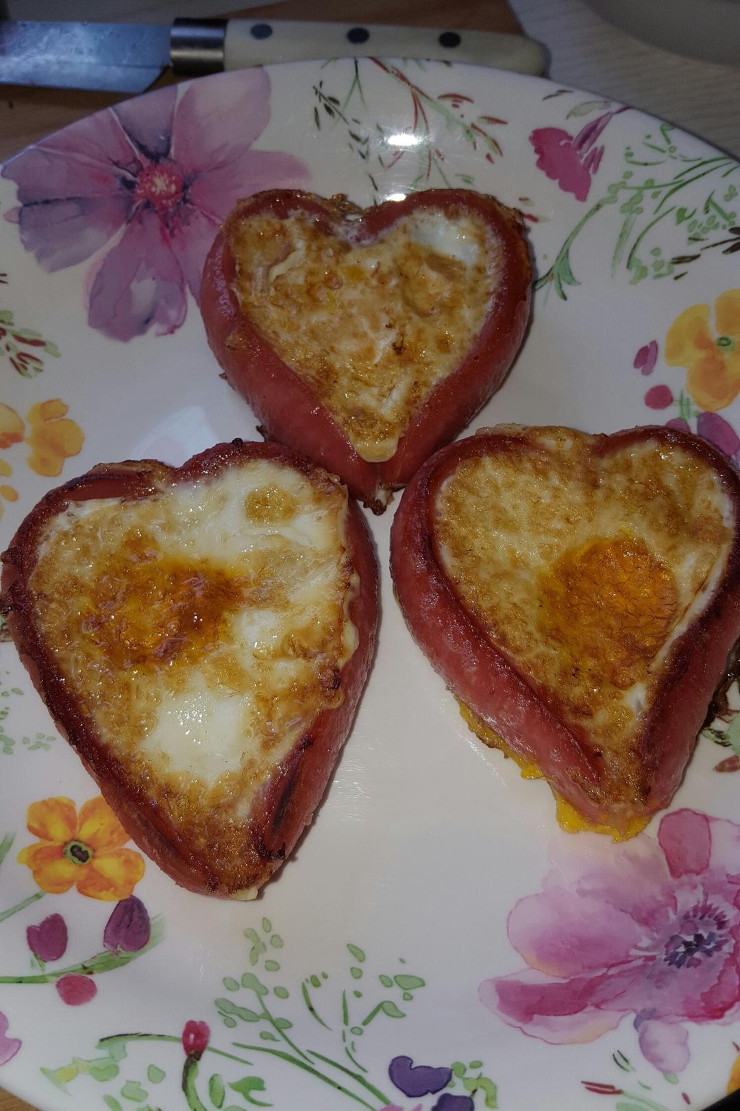 【心形香肠荷包蛋图片】小蜗牛的心丶_下厨房