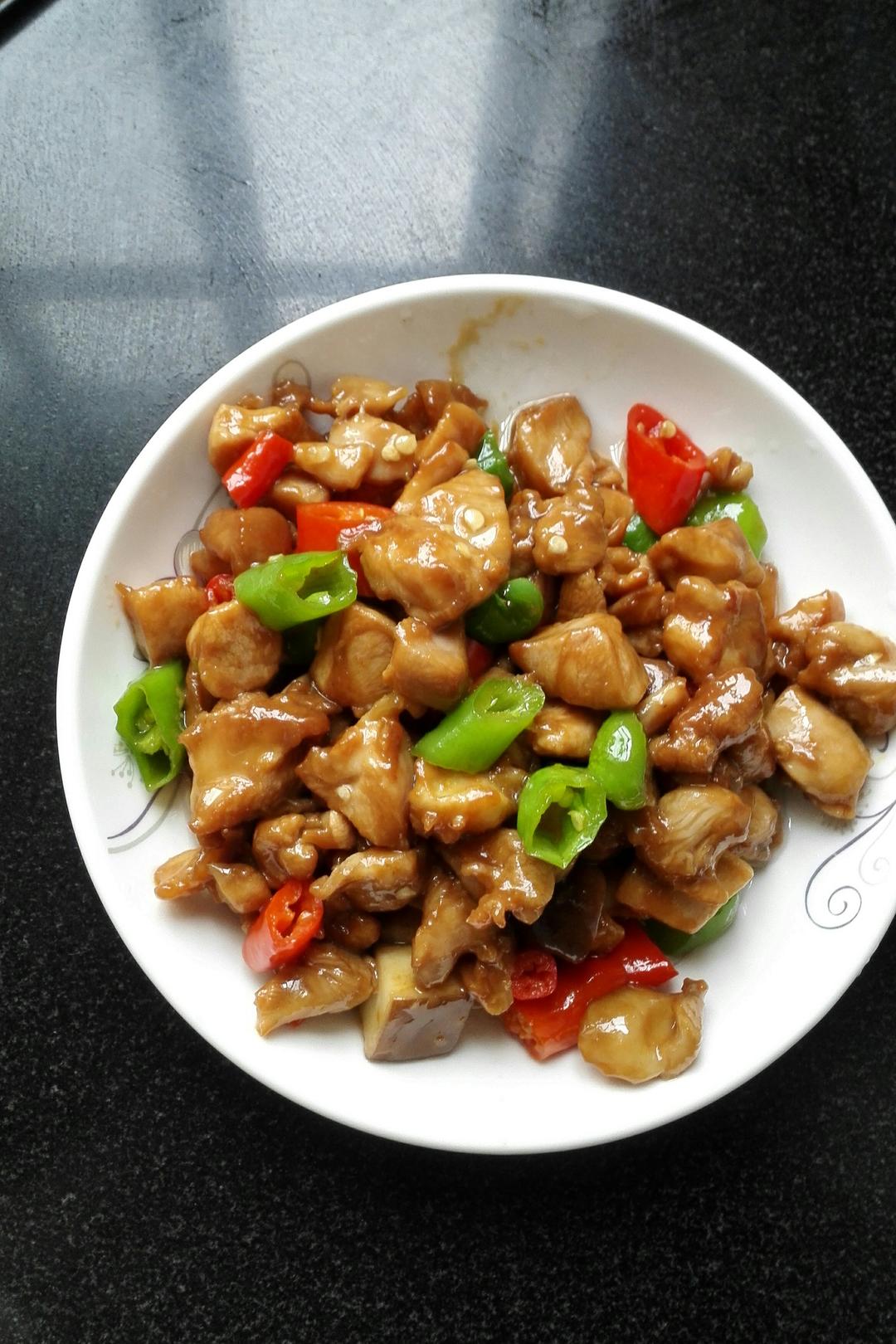 萍水相逢kketten做的青椒炒鸡腿肉大厨级别