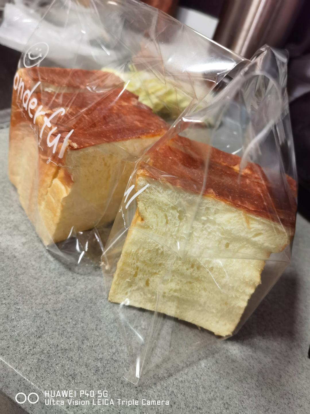 奶呼呼的厚炼乳吐司