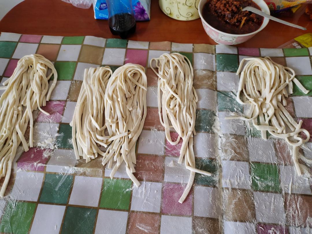快手纯手工擀面条