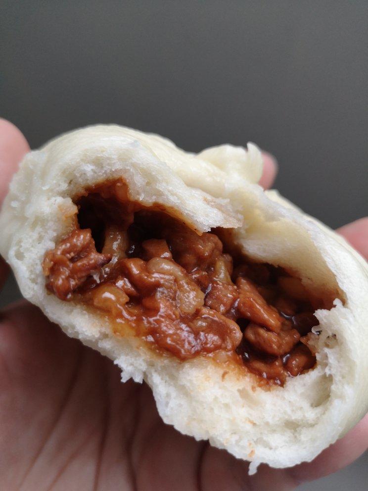 云朵般松软爆浆蜜汁叉烧包