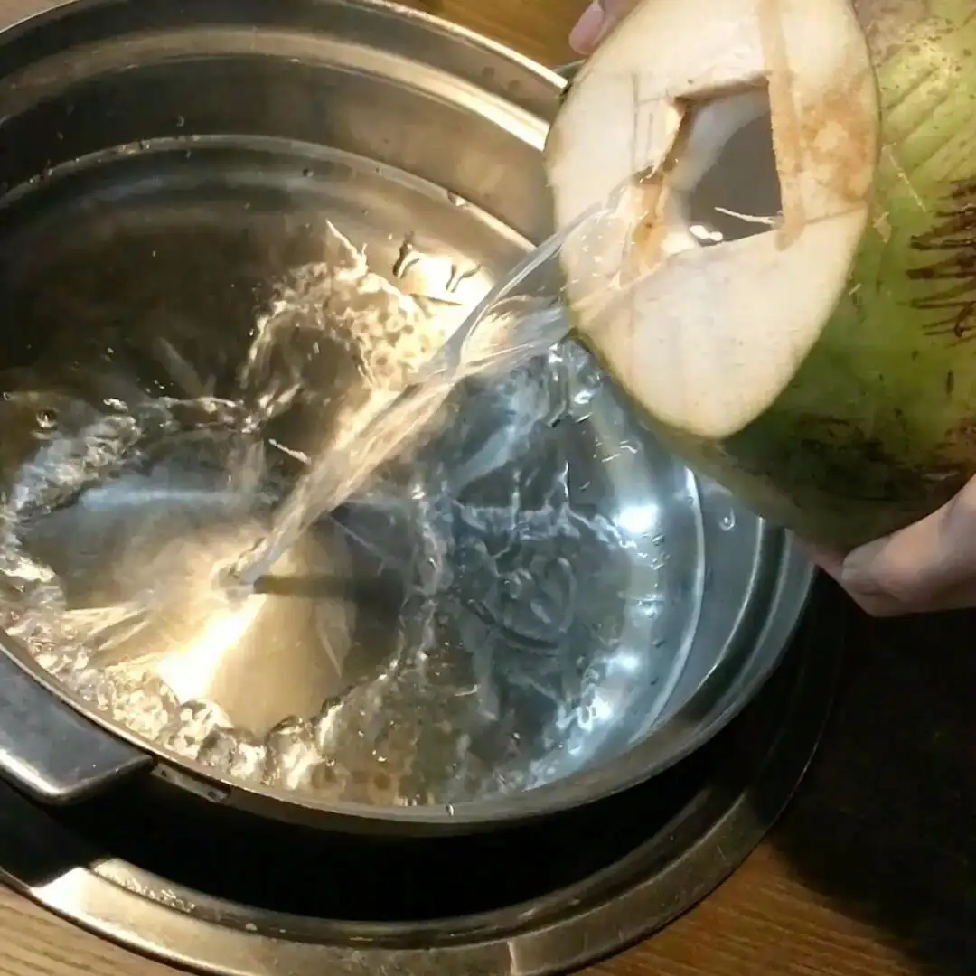 鲍鱼椰子鸡的做法 步骤2
