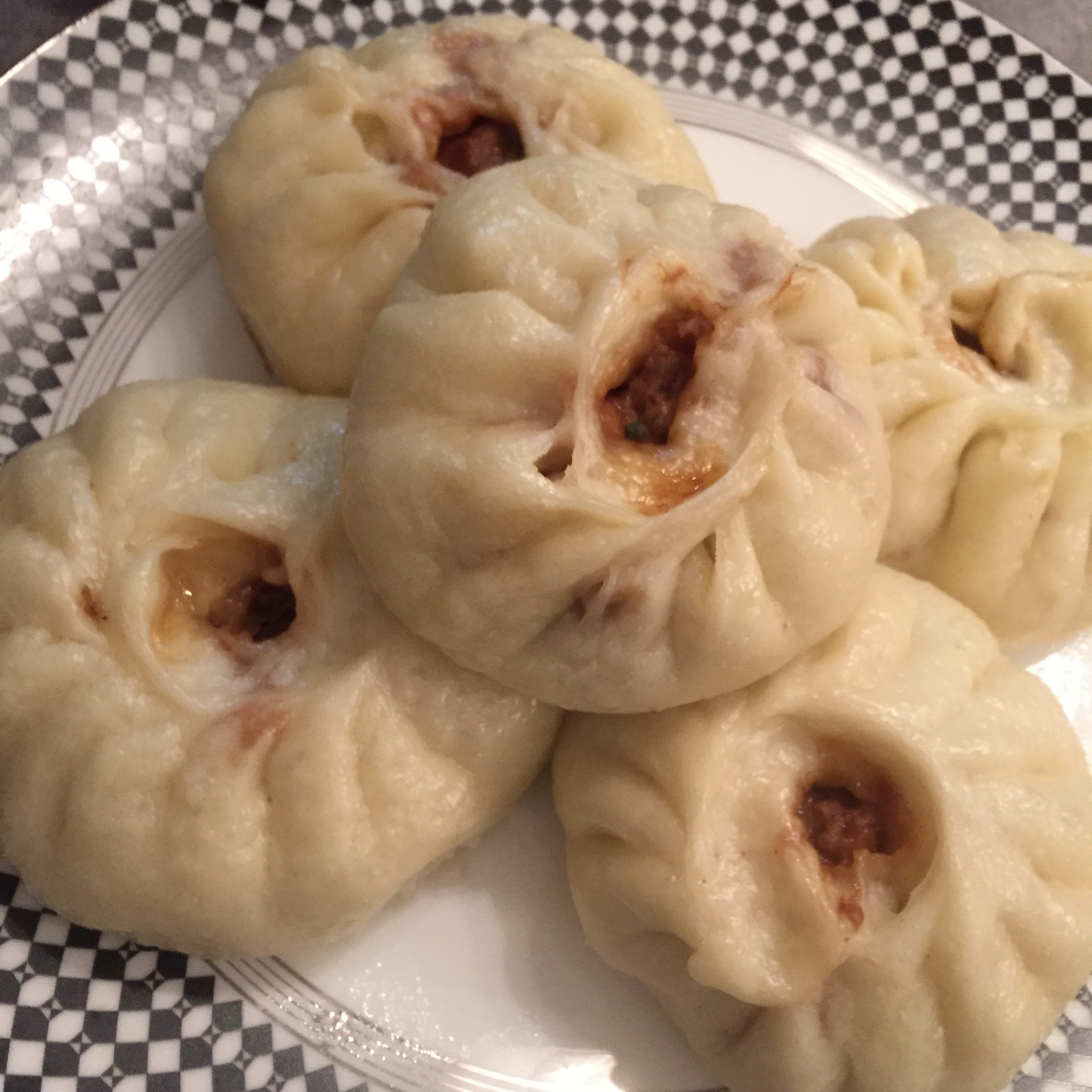 鲜美多汁的洋葱牛肉包子