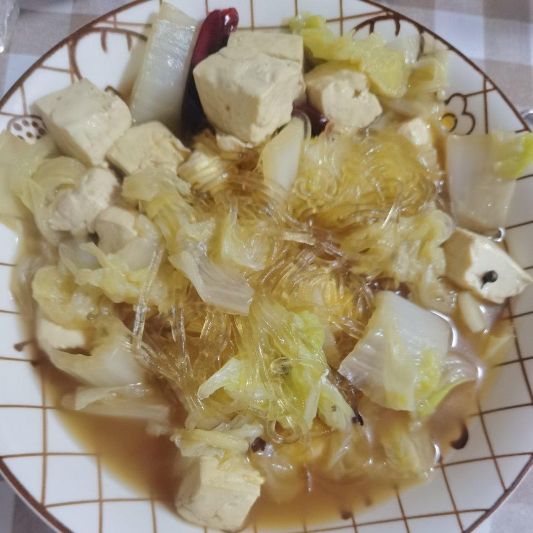 家常白菜粉条炖豆腐