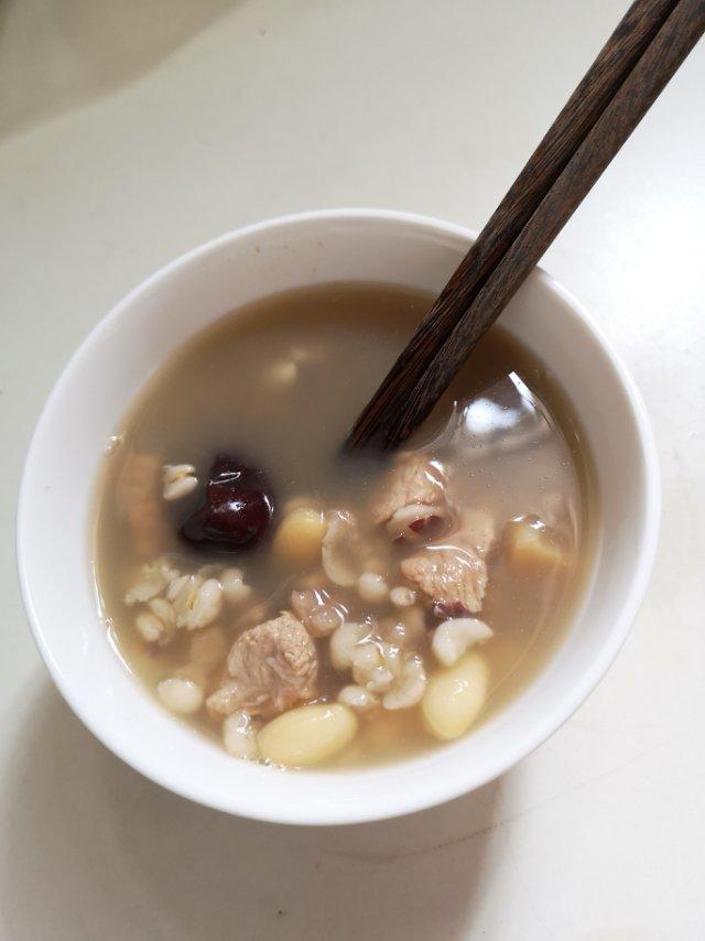 一粒汤圆做的土茯苓祛湿汤