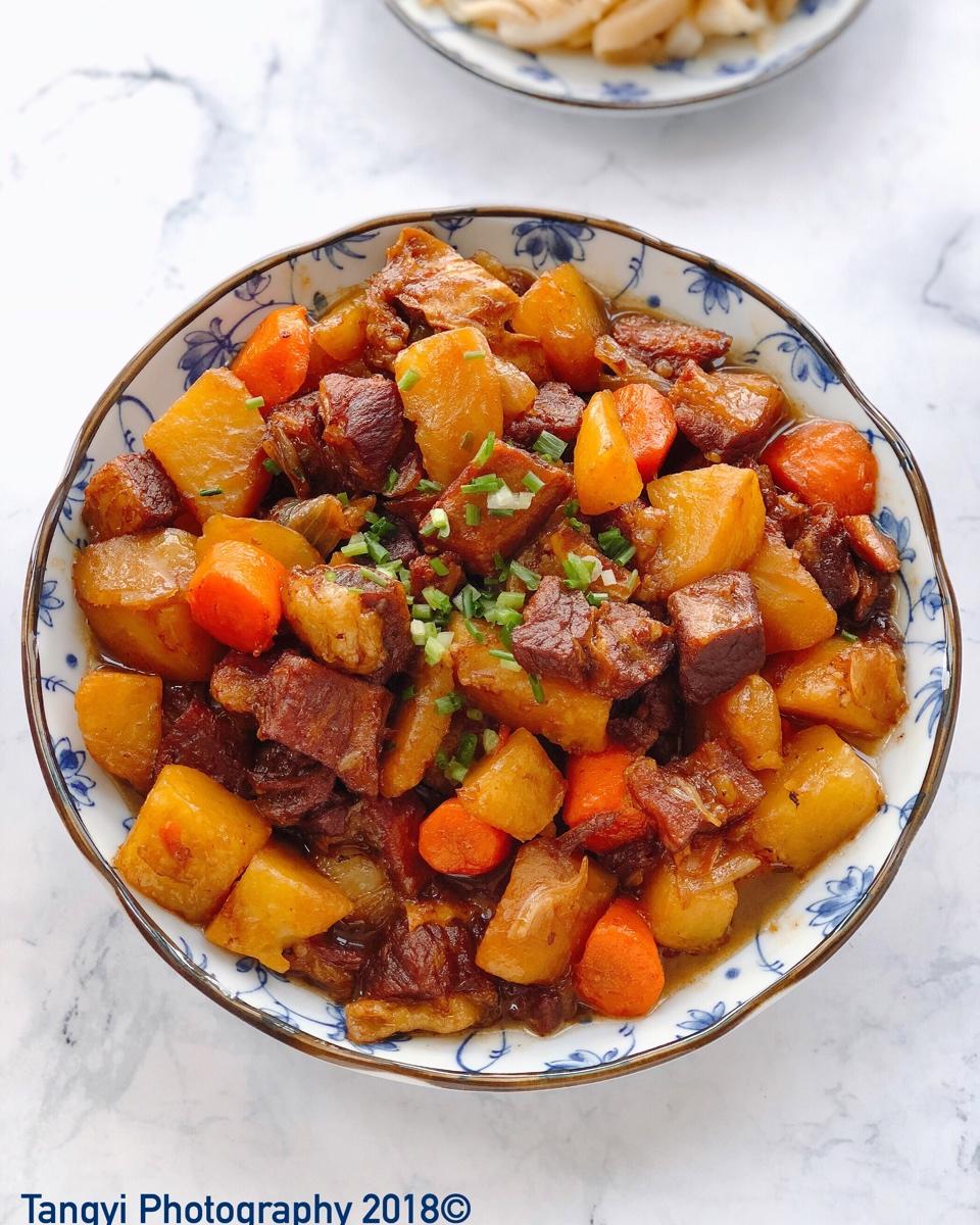 糖衣的qq糖做的胡萝卜土豆烧牛腩