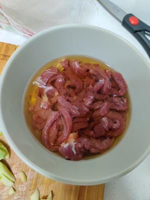扁豆牛肉丝（豆角丝炒肉）的做法 步骤1