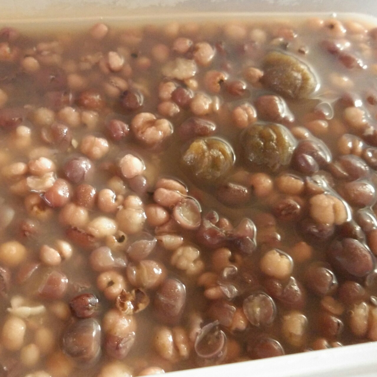 红豆薏仁龙眼养颜汤