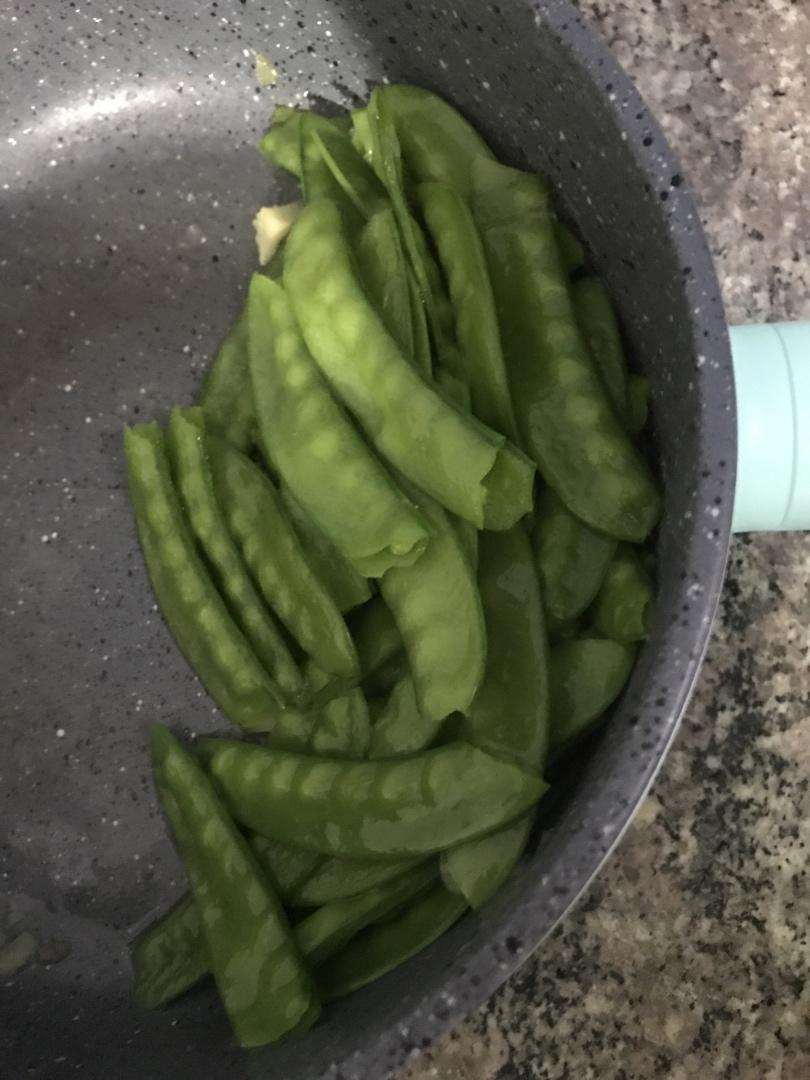蒜蓉清炒荷兰豆，简单好做又好吃