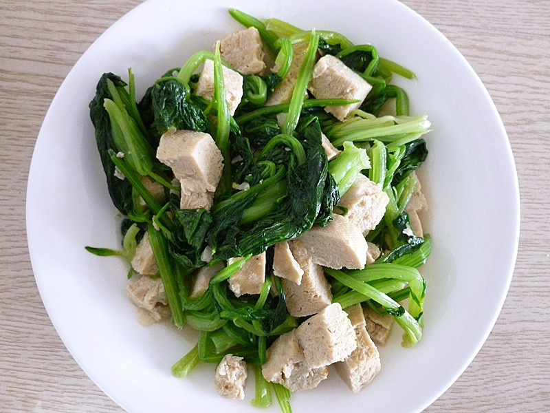 菠菜炖冻豆腐
