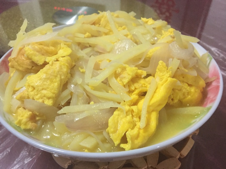 土豆洋葱炒鸡蛋