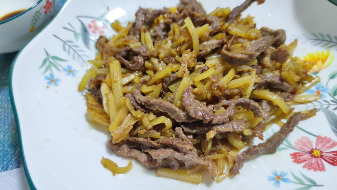 百吃不厌滴牛肉炒土豆丝～附带炒牛肉不老的方法（好吃到没朋友）
