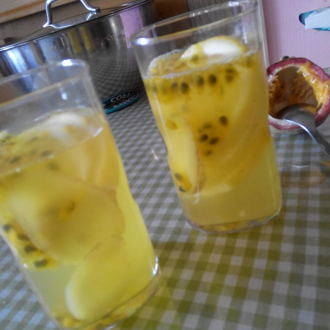 蜂蜜生姜肉桂陈皮百香果柠檬饮