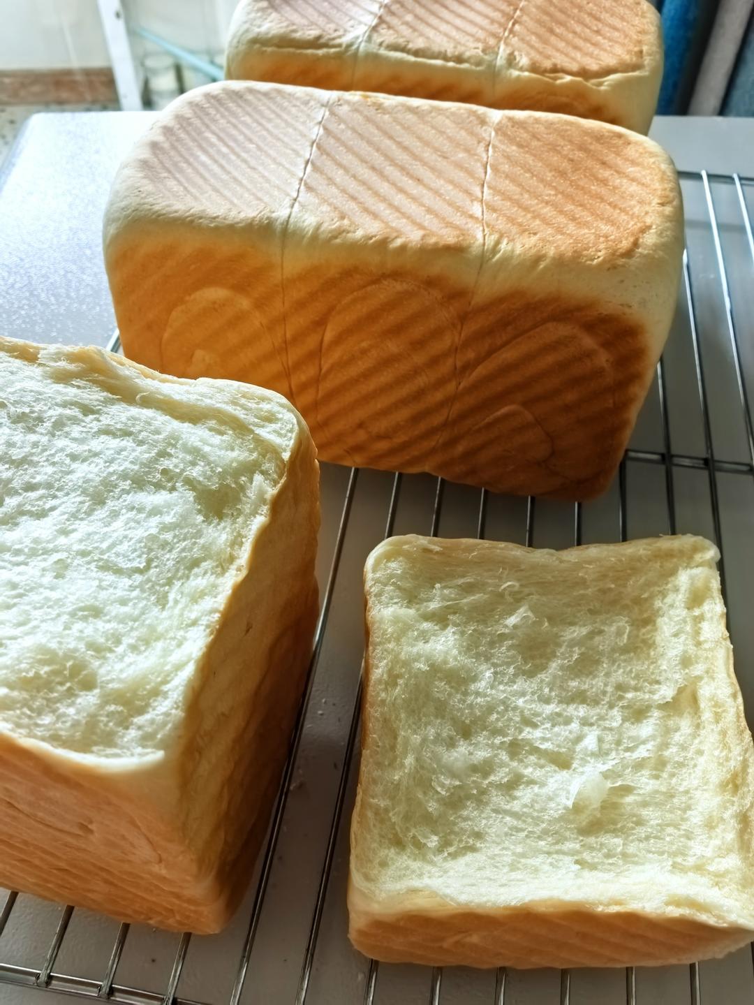 吐司，奶香手撕面包，超级香浓