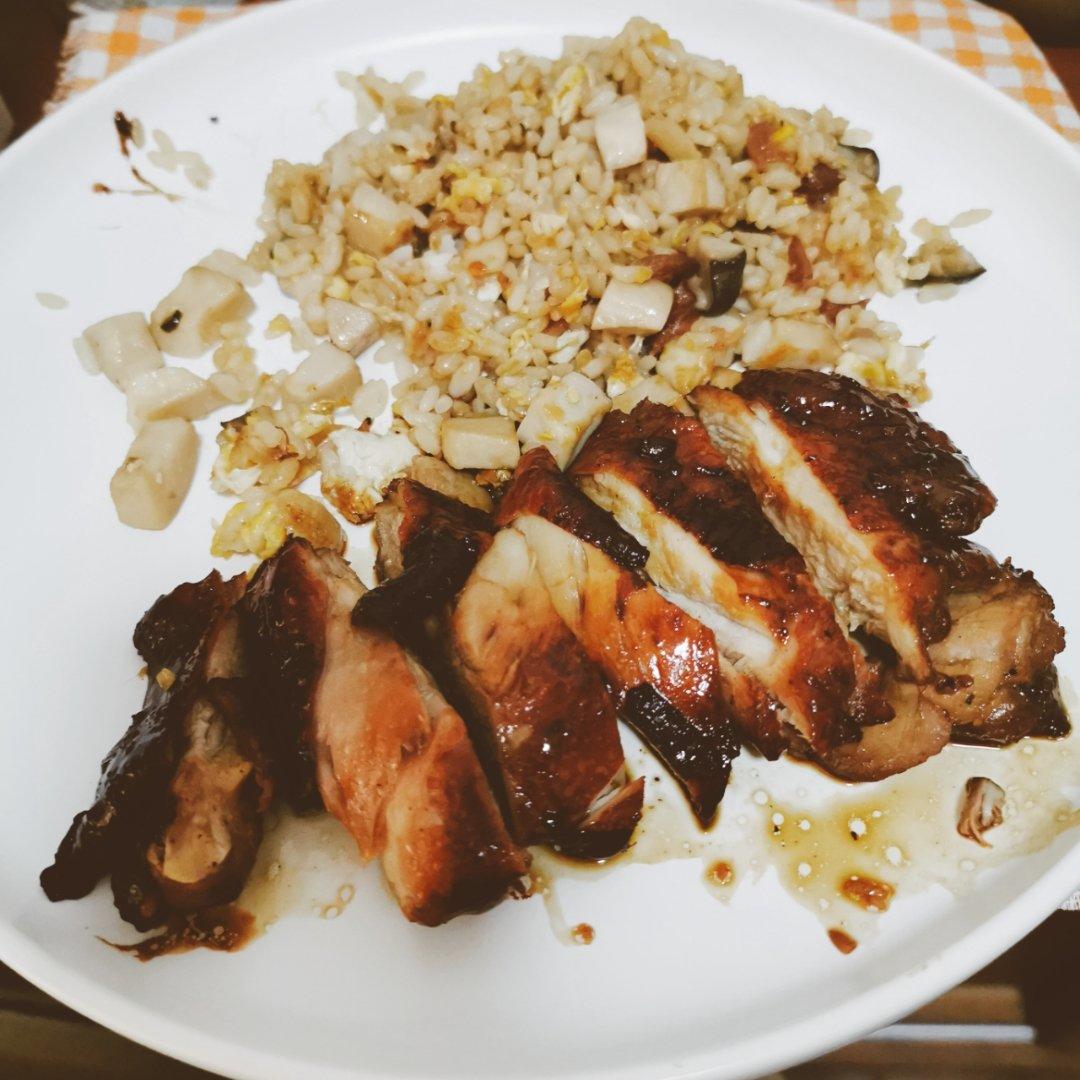 鲜嫩多汁的照烧鸡腿饭