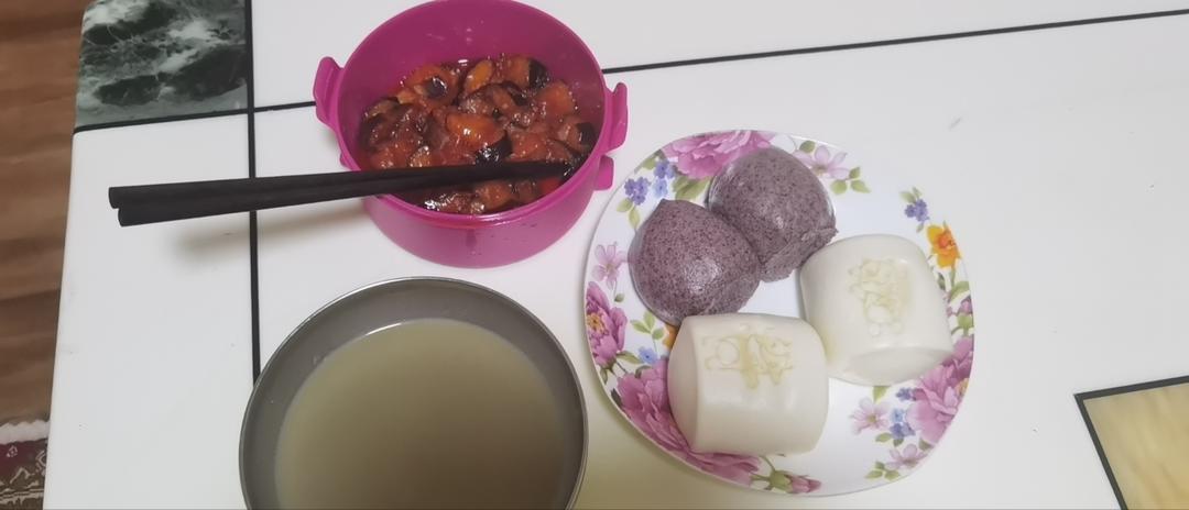 红烧茄子 最受欢迎的家常菜让大人小孩都停不下筷子 上桌就吃光