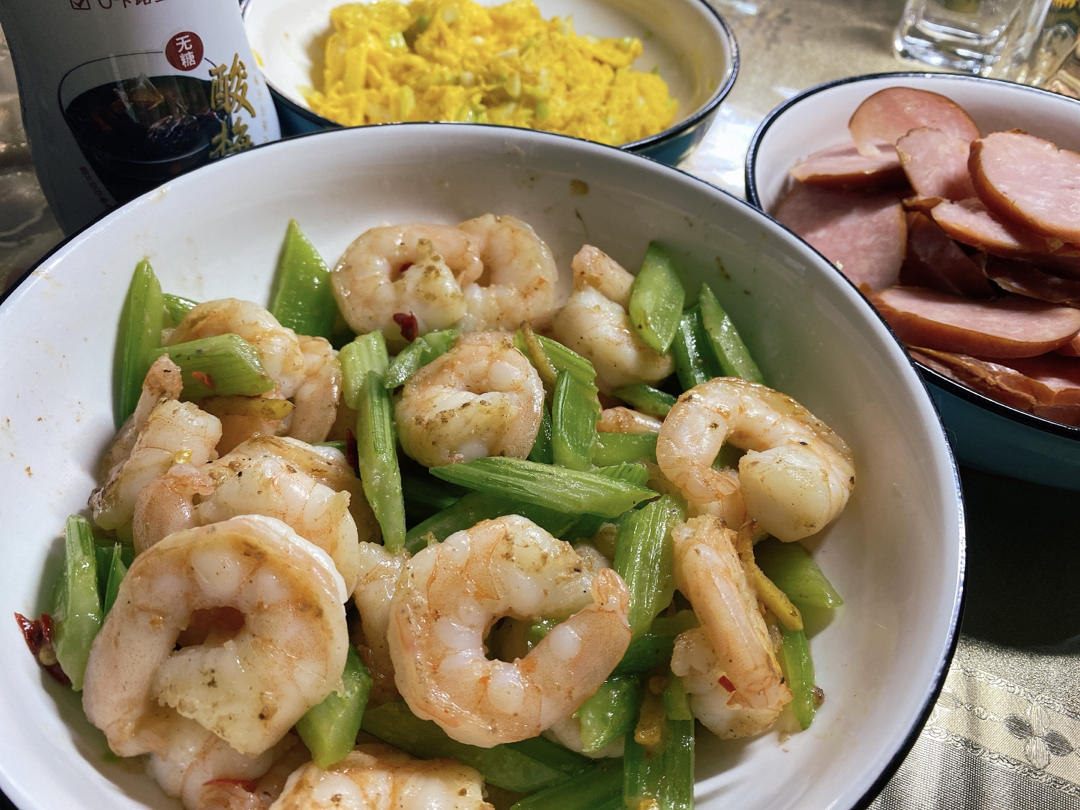 10分钟出锅的【西芹腰果炒虾仁】，清甜脆爽好吃不胖