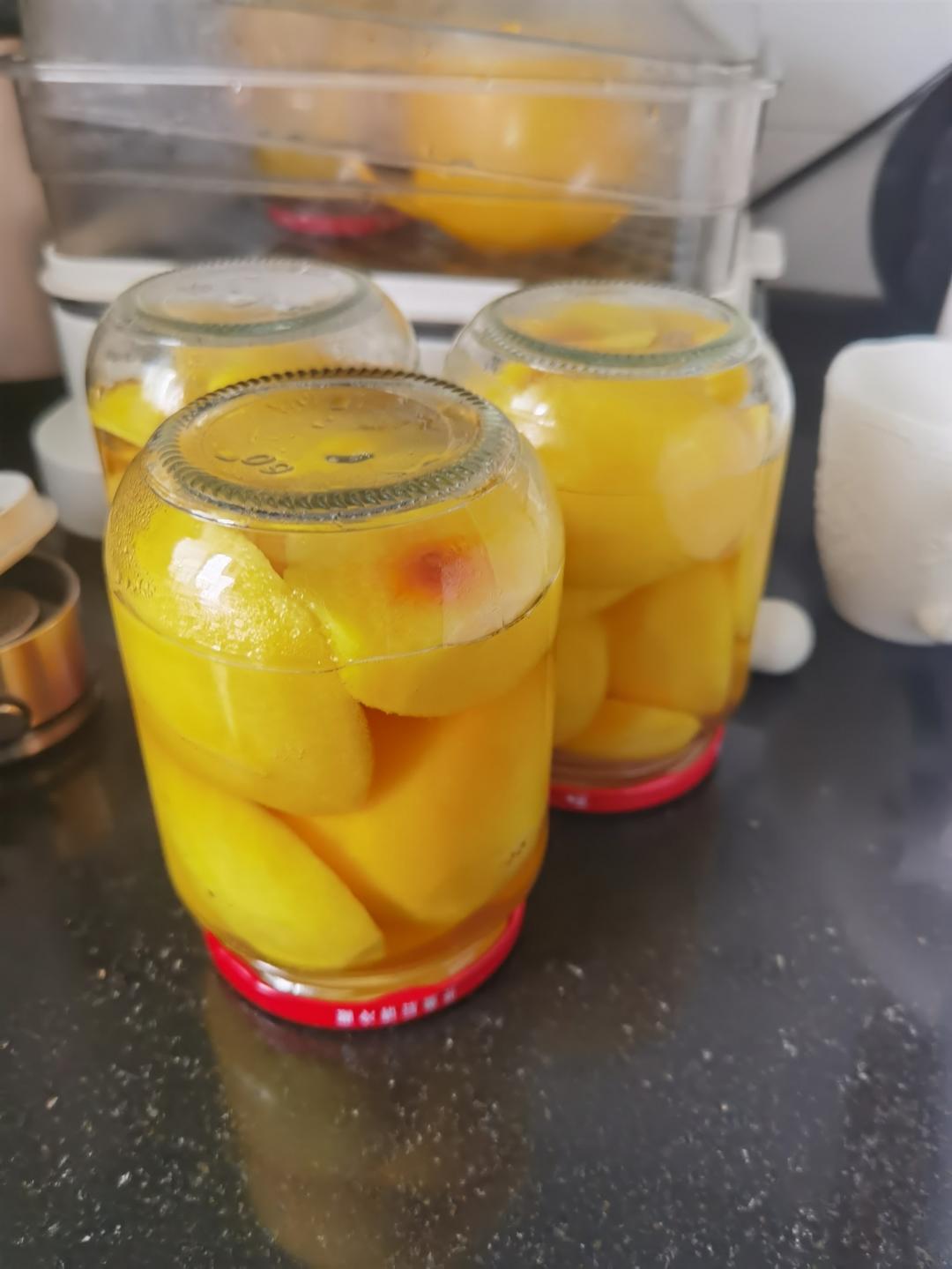 蒸黄桃罐头