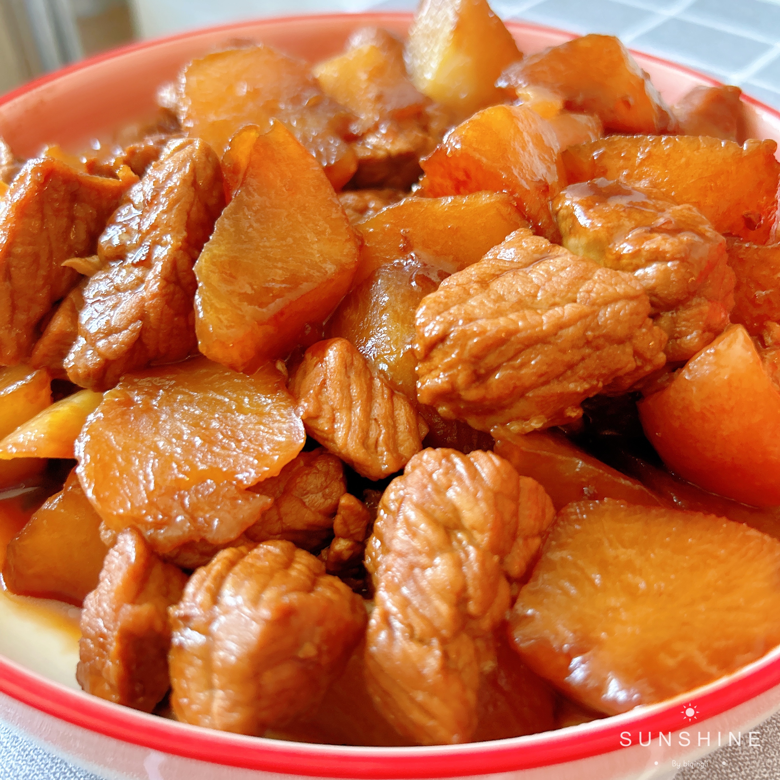 秋冬来碗热乎乎的萝卜炖肉的做法