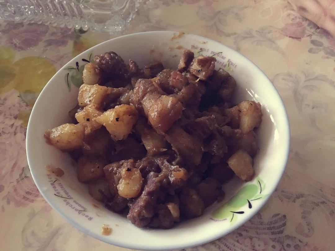 红烧肉炖土豆