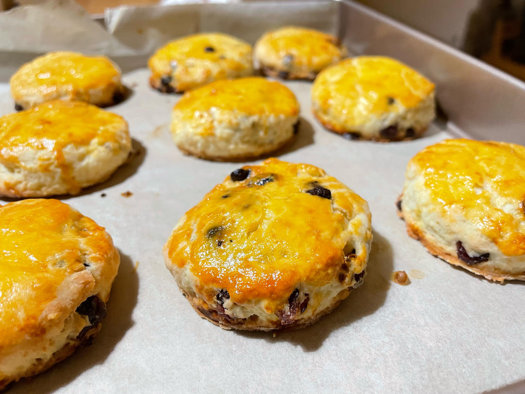 【视频】3分钟 奶油司康Scone(可能是世界上最快手的司康) 消耗淡奶油～