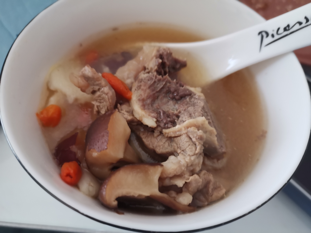 淮山干香菇红枣枸杞汤的做法