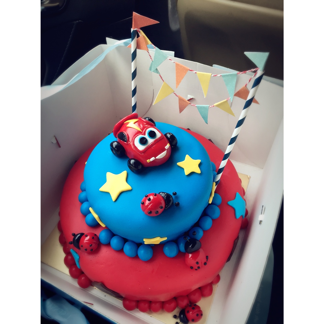 下厨房的夕柚做的闪电麦昆翻糖蛋糕