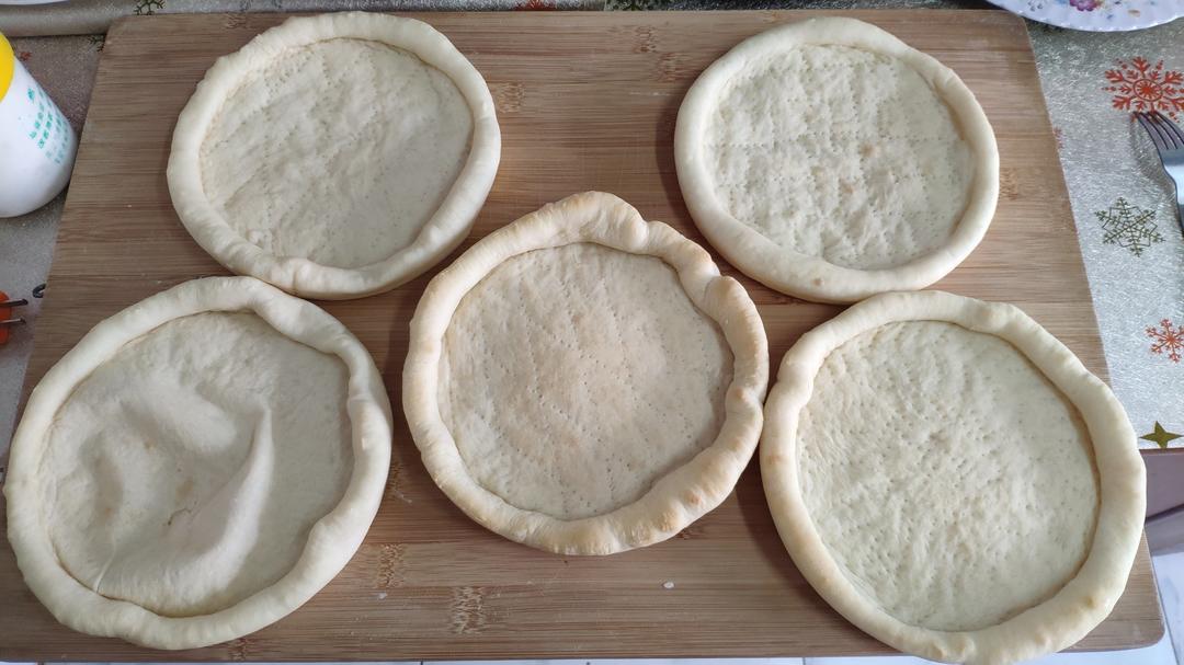面面做的八寸披萨饼皮四个制作