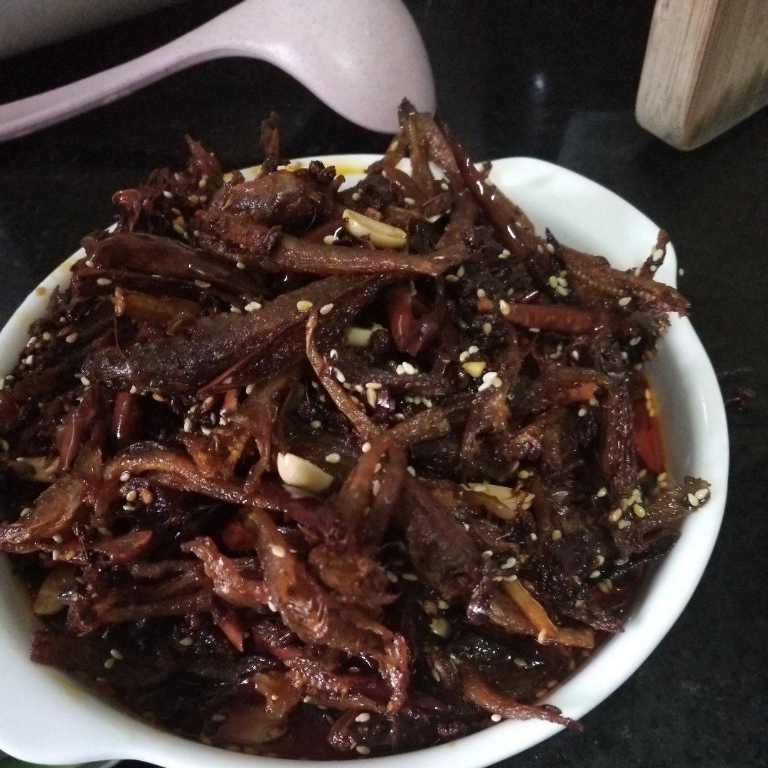 香辣小鱼干